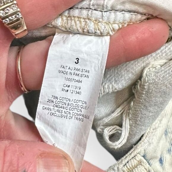 GARAGE Women’s Light Wash Distressed Mom Jean Shorts Size 3 / 26 - Picture 4 of 5